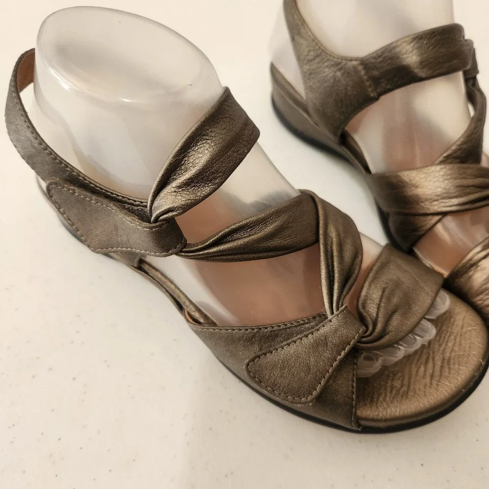 Clarks Artisan Lucena Women's Metallic Bronze Leather Knot Sandals 7W